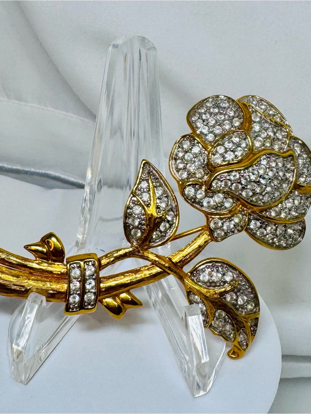 Vintage Nolan Miller signed Gold-Tone Crystal Rose Brooch - Picture 2 of 5